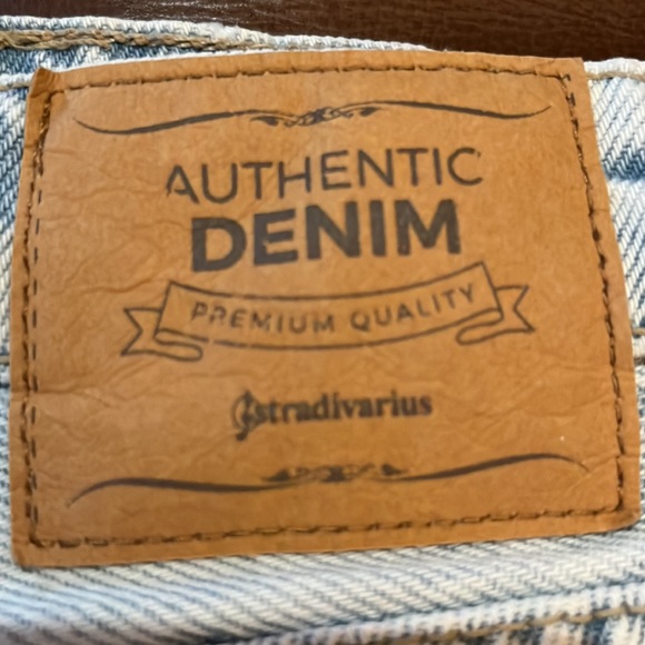 Shorts - Picture 3 of 4